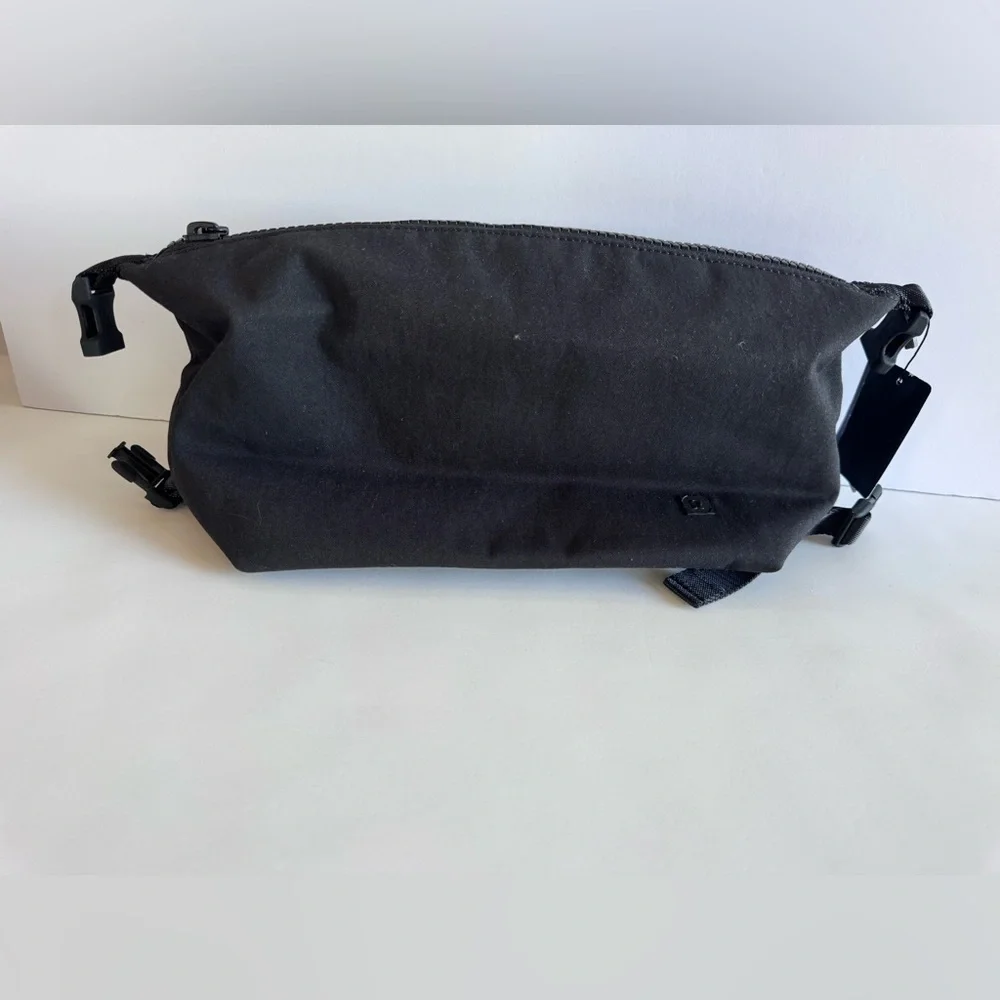 Lululemon Command The Day Kit *5L, Black (Third Release) - Picture 5 of 11